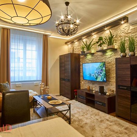 R7 Design Apartment - Hostaid Budapest Kültér fotó