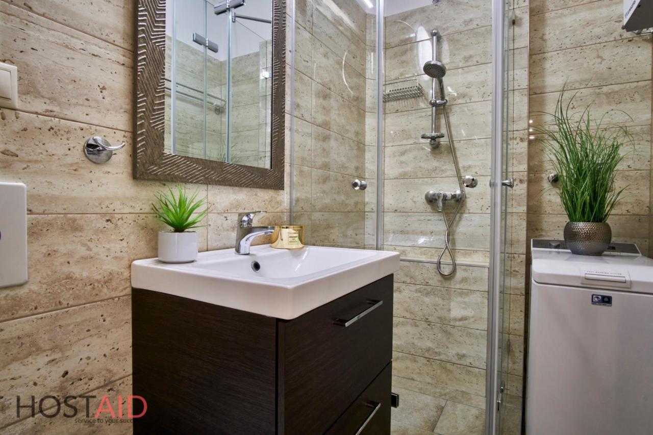 R7 Design Apartment - Hostaid Budapest Kültér fotó