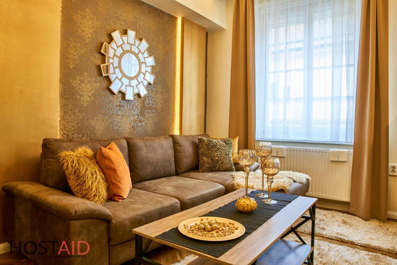 R7 Design Apartment - Hostaid Budapest Kültér fotó